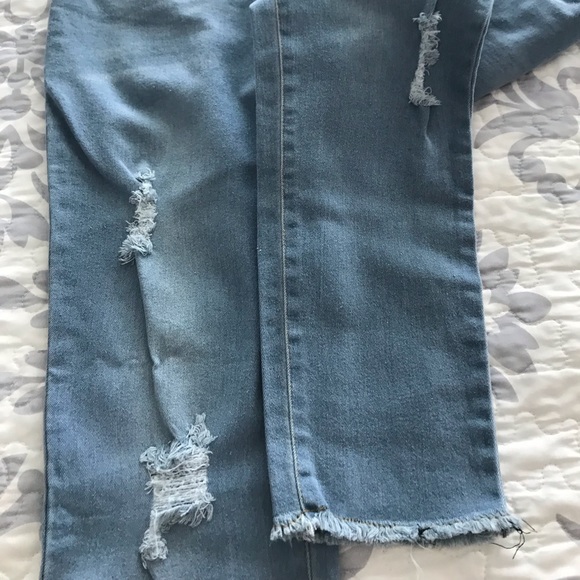 Destructed Jeans - Picture 3 of 3